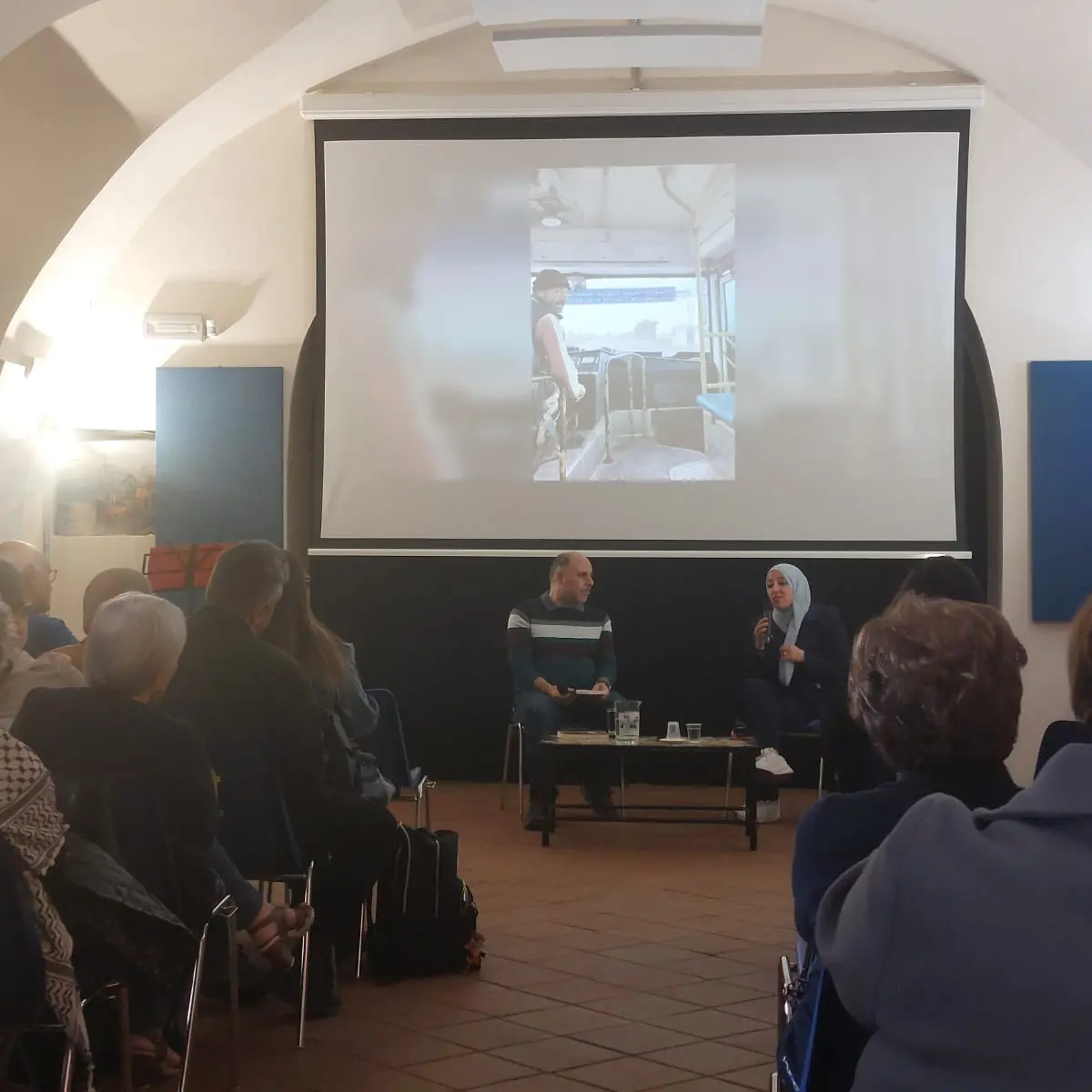 Dalla guerra al silenzio del mare: i sogni spezzati e la voglia di riscatto della gioventù siriana nella testimonianza di Asmae Dachan a Lamezia