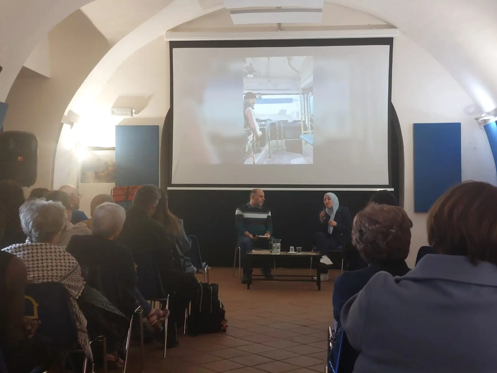 Dalla guerra al silenzio del mare: i sogni spezzati e la voglia di riscatto della gioventù siriana nella testimonianza di Asmae Dachan a Lamezia
