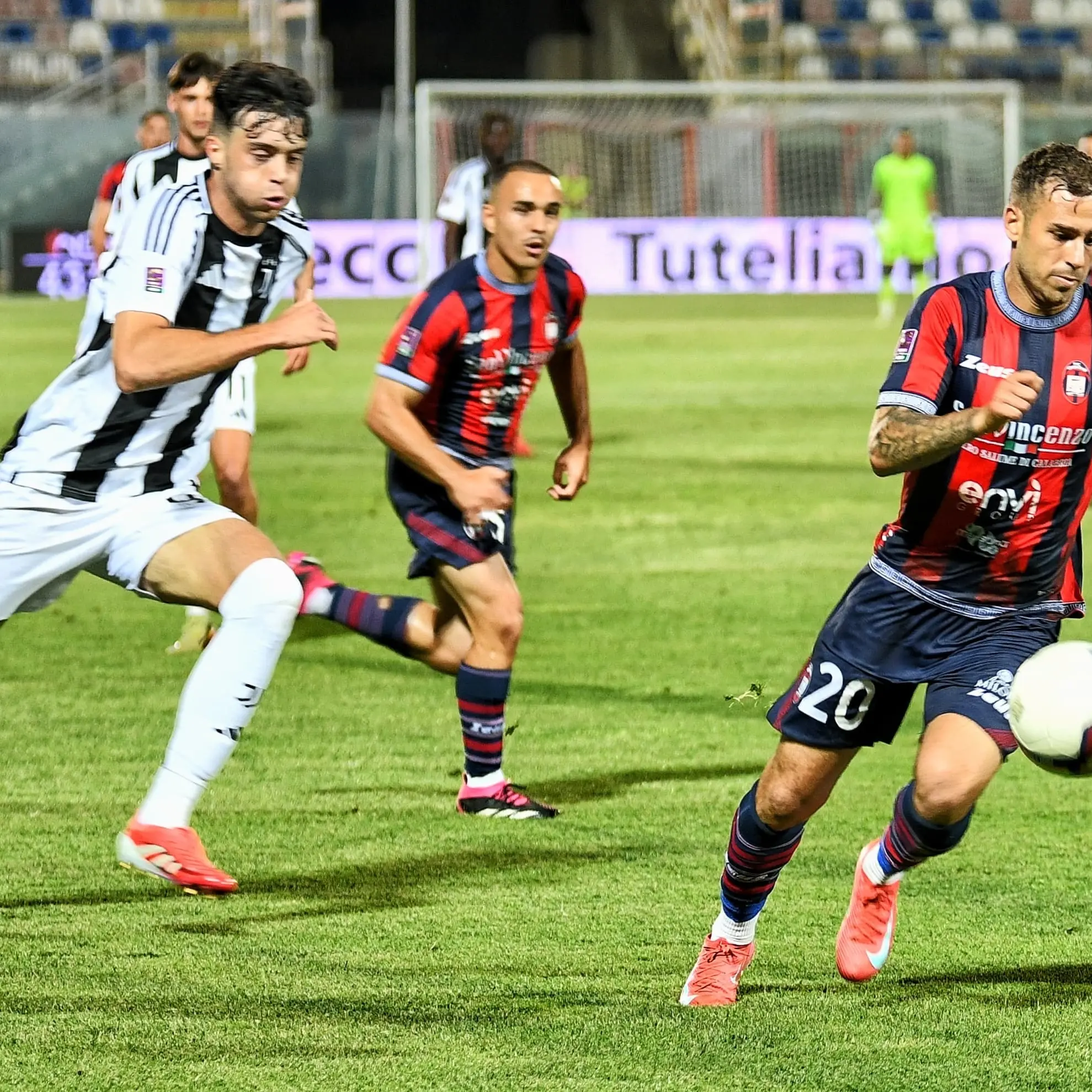 Crotone-Juventus NG 0-0: i pitagorici eliminano i bianconeri e si qualificano al primo turno nazionale dei play off\n
