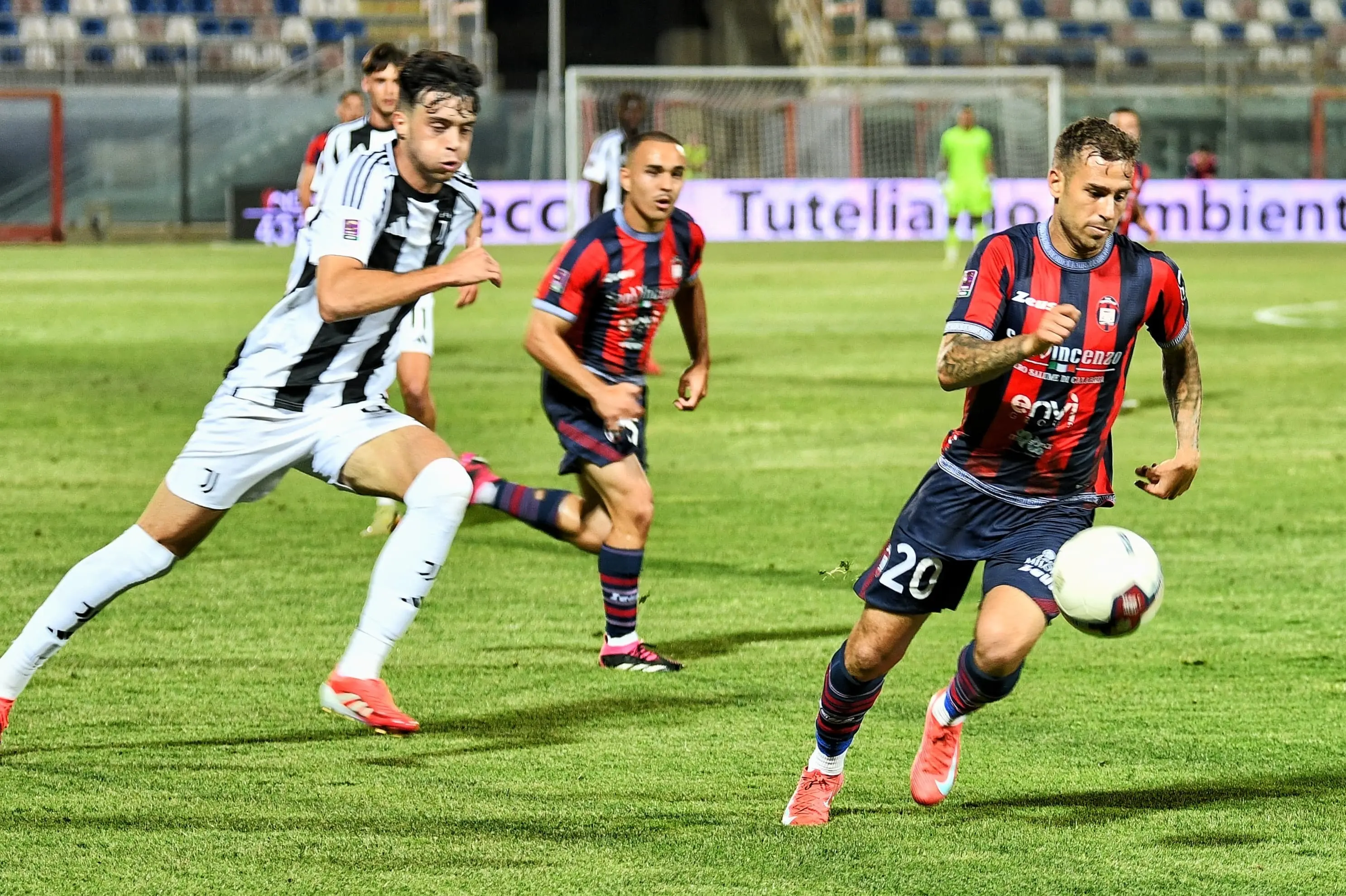 Crotone-Juventus NG 0-0: i pitagorici eliminano i bianconeri e si qualificano al primo turno nazionale dei play off\n