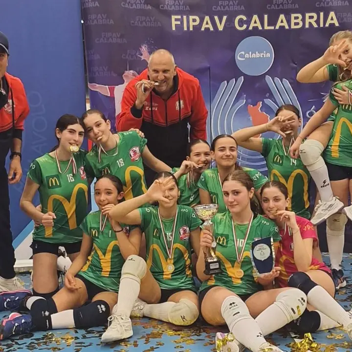 Volley Calabria, piccoli talenti crescono nelle finali regionali: festa per Crotone, Taurianova, Jonica e Tonno Callipo\n