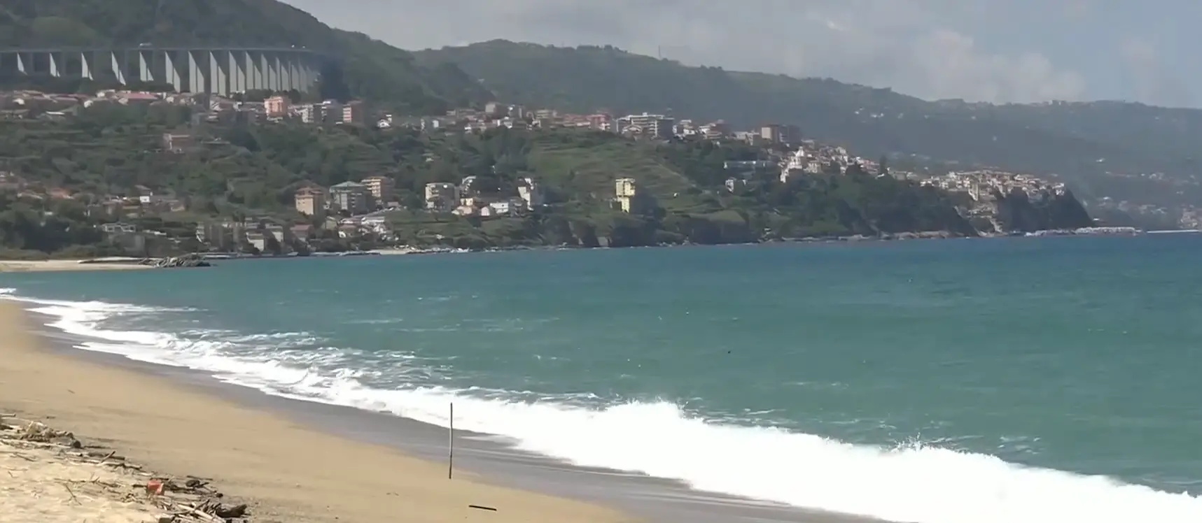 Mare inquinato tra Gizzeria e Pizzo, cittadini e associazioni alzano la voce: «Servono interventi immediati»