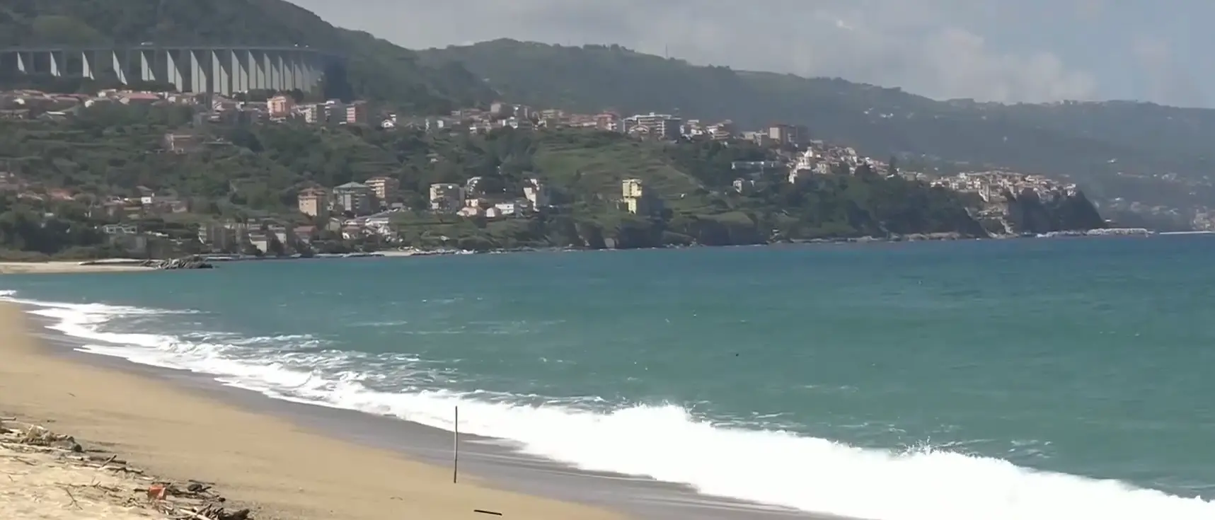 Mare inquinato tra Gizzeria e Pizzo, cittadini e associazioni alzano la voce: «Servono interventi immediati»