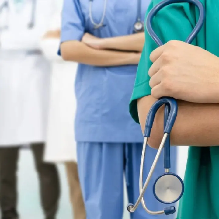 Sanità vibonese, troppi tagli e prevenzione al minimo. Il grido d’allarme dei sindaci: «Una situazione tragica»\n