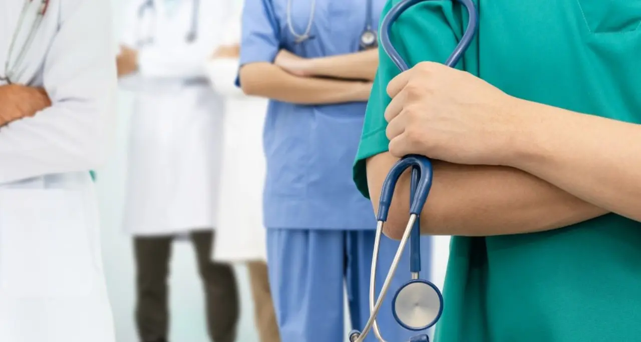 Sanità vibonese, troppi tagli e prevenzione al minimo. Il grido d’allarme dei sindaci: «Una situazione tragica»\n