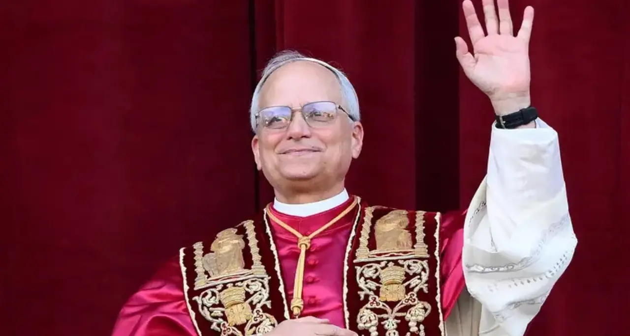 Leone XIV, un papa americano: tra simbolismi, politica e dubbi di un’elezione storica\n