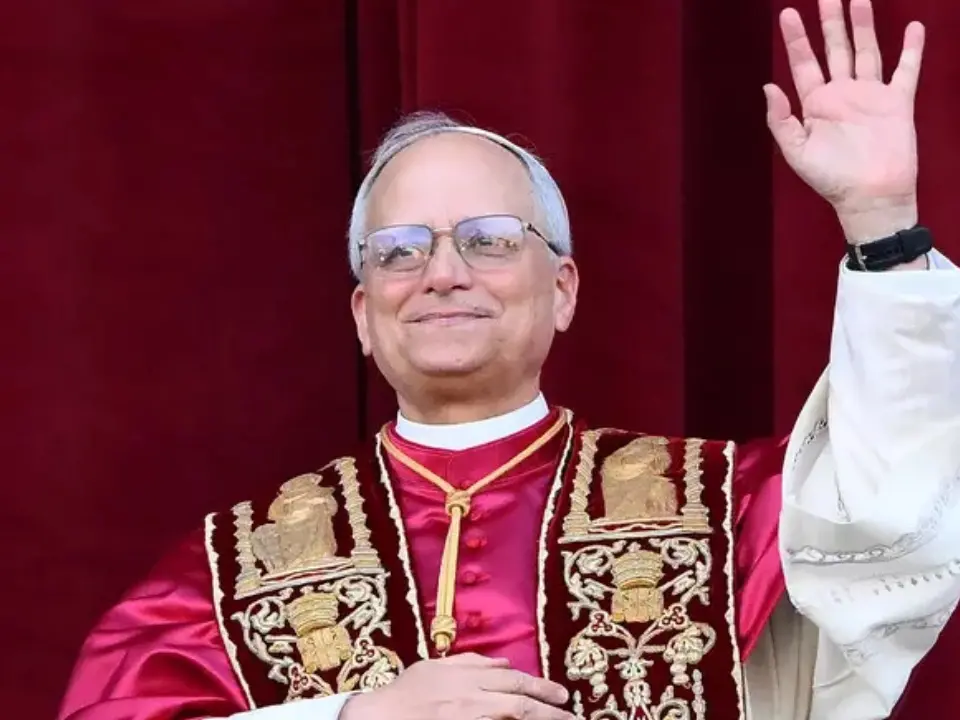 Leone XIV, un papa americano: tra simbolismi, politica e dubbi di un’elezione storica