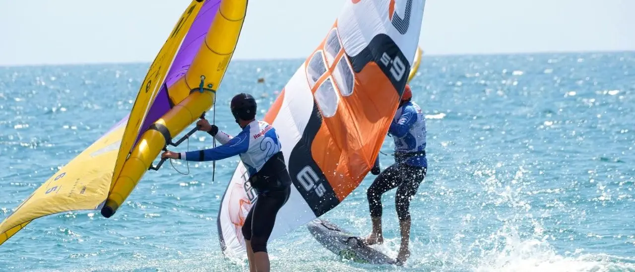 Gizzeria, adrenalina e spettacolo nella seconda tappa del campionato italiano di Wing Foil: trionfa Ernesto De Amicis\n