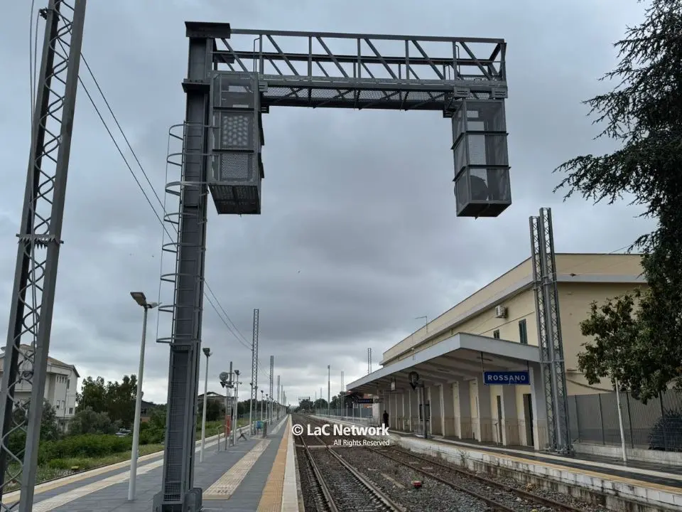 Elettrificazione ferrovia ionica, eppur si muove. Tavernise attacca la Regione: «Consegnati solo la metà dei Blues previsti»