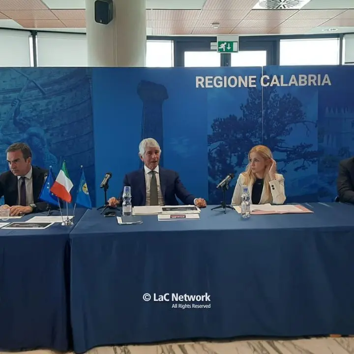 I giovani e lo sport, il\u00A0ministro Abodi a Catanzaro: «Lavorare in rete sui sostegni alle famiglie»\n