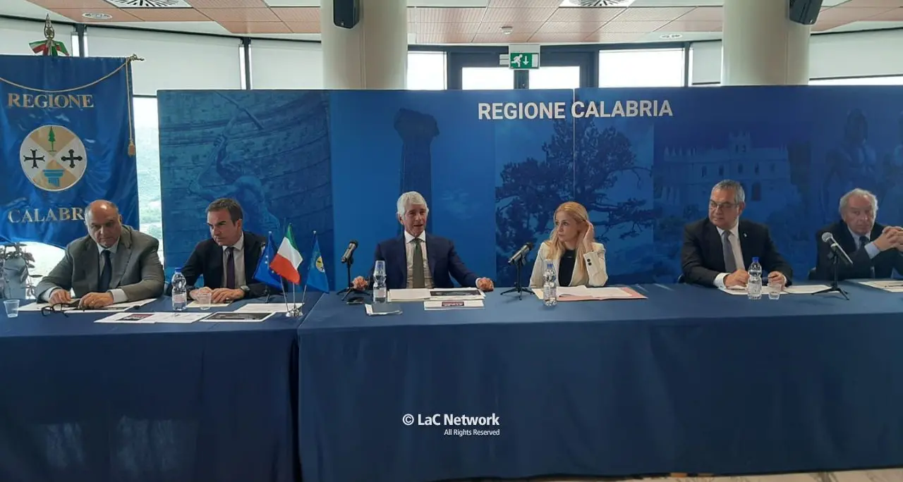 I giovani e lo sport, il\u00A0ministro Abodi a Catanzaro: «Lavorare in rete sui sostegni alle famiglie»\n