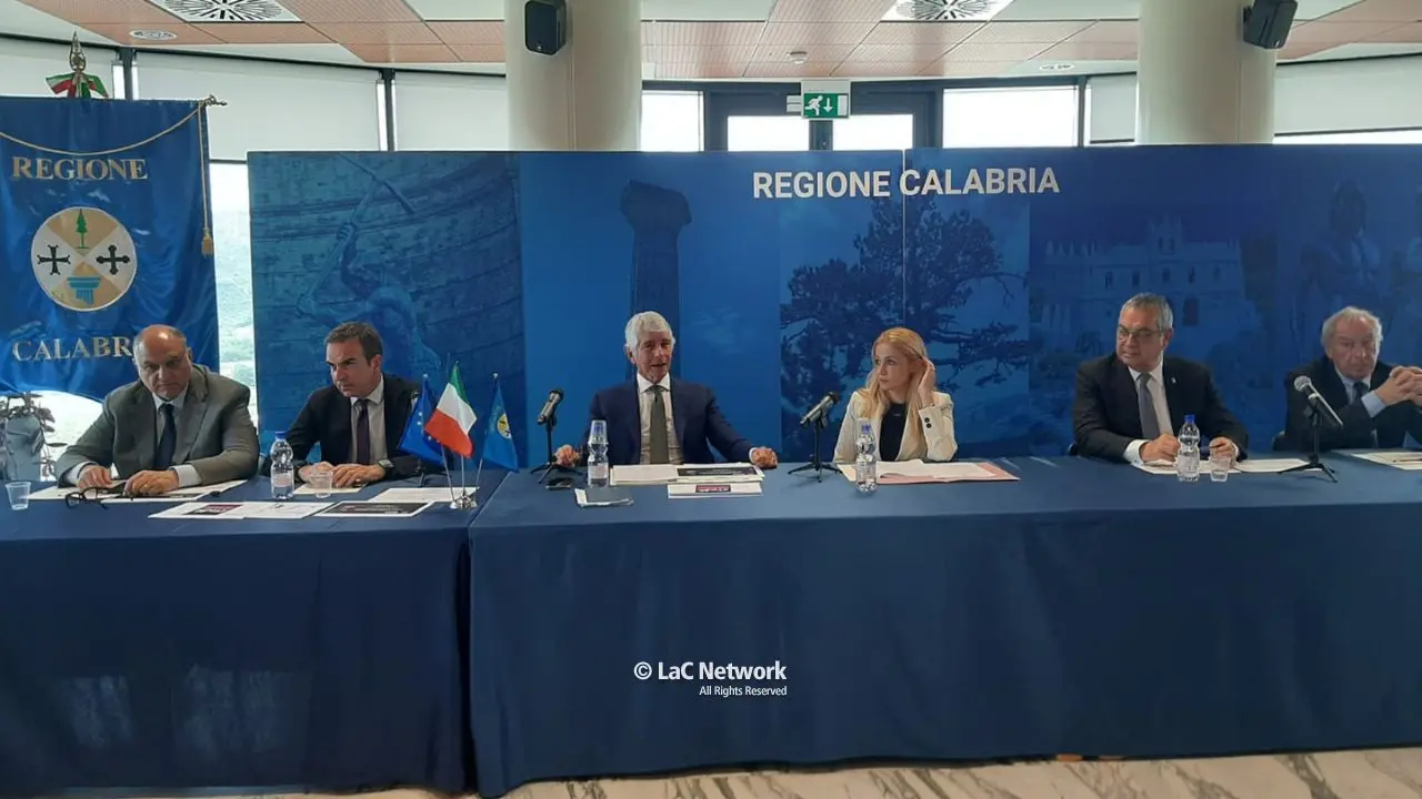 I giovani e lo sport, il\u00A0ministro Abodi a Catanzaro: «Lavorare in rete sui sostegni alle famiglie»\n