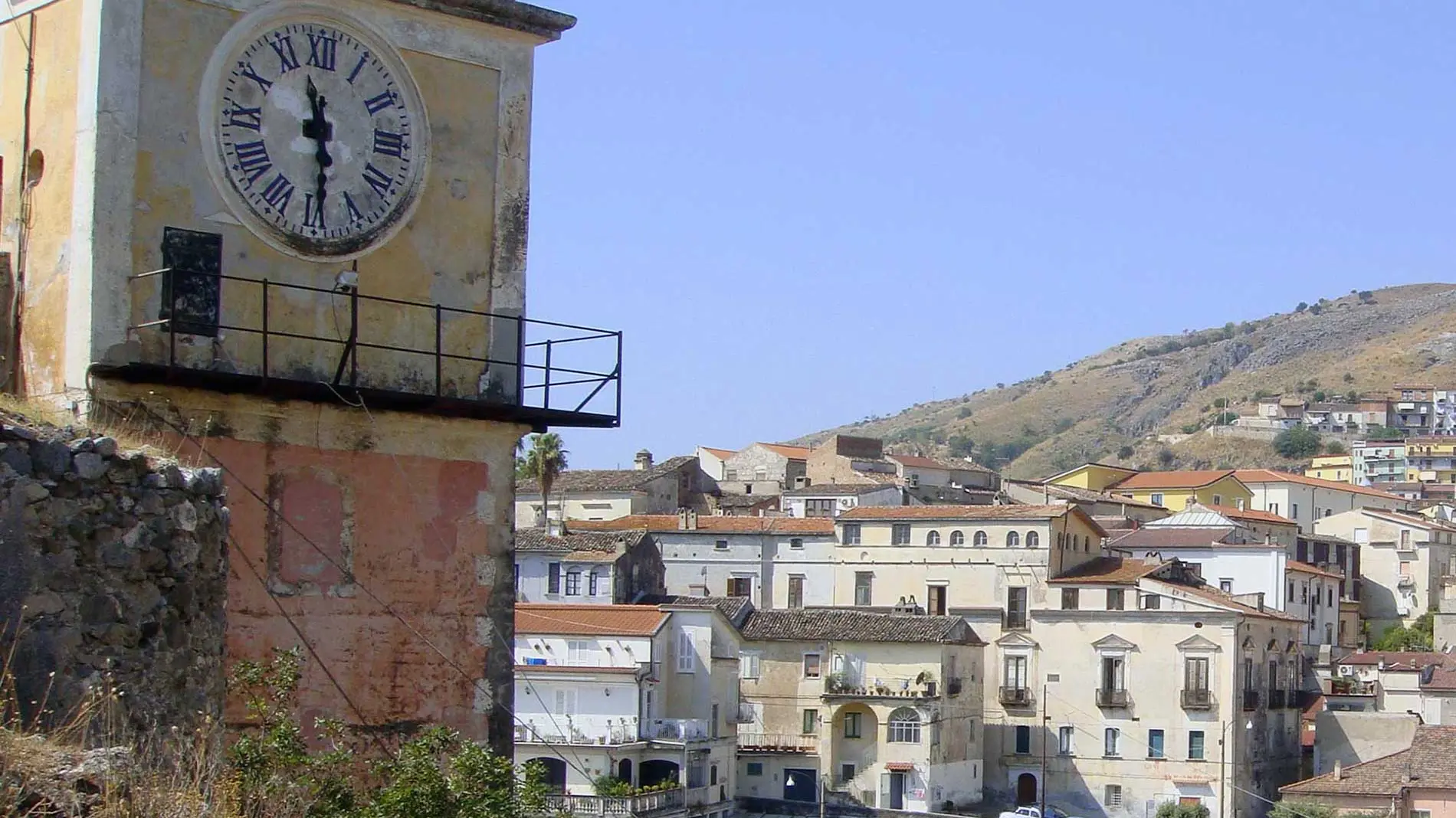 Il coraggio di denunciare le estorsioni e «il potere criminale degli Abbruzzese ai minimi storici»: i dettagli dell’inchiesta contro i clan della Sibaritide\n