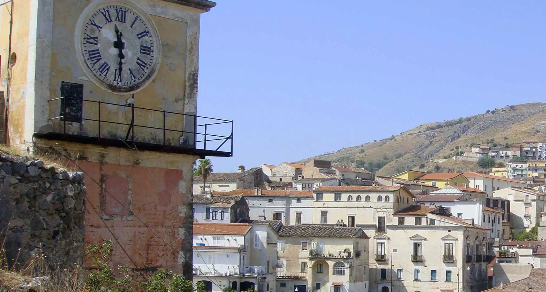 Il coraggio di denunciare le estorsioni e «il potere criminale degli Abbruzzese ai minimi storici»: i dettagli dell’inchiesta contro i clan della Sibaritide\n