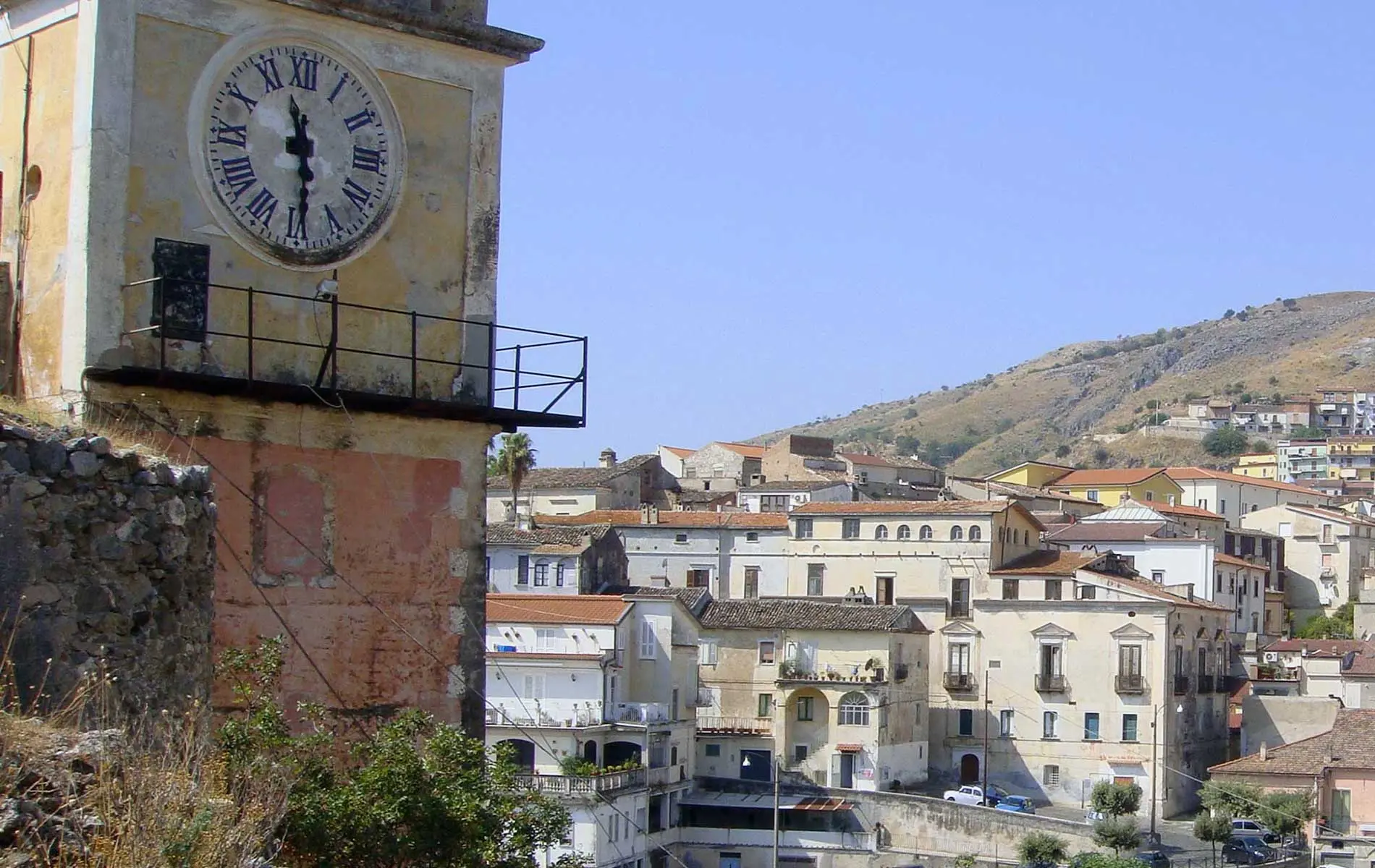 Il coraggio di denunciare le estorsioni e «il potere criminale degli Abbruzzese ai minimi storici»: i dettagli dell’inchiesta contro i clan della Sibaritide\n