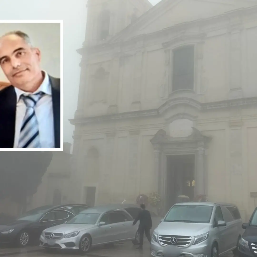 A Vibo i funerali della coppia morta nell’incidente sulla Strada dei due mari: Duomo gremito per l’addio a Ornella e Nicola