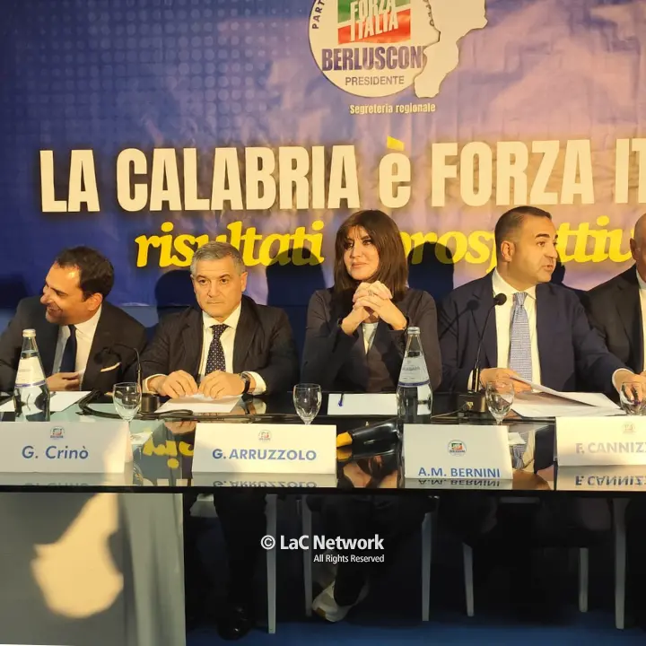 Medicina e abolizione numero chiuso, il ministro Bernini promuove la riforma\u00A0e rilancia la Calabria: «Qui offerta di qualità»\n