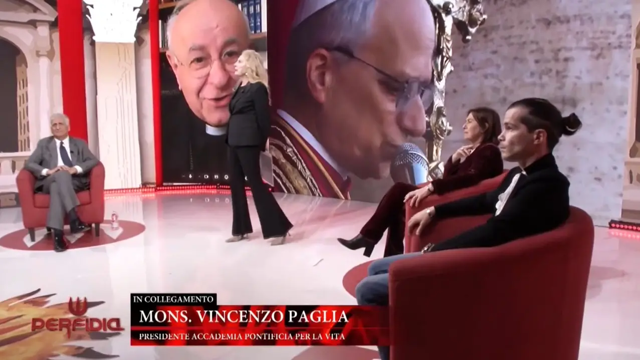 Habemus… Politicum: a\u00A0Perfidia riflettori accesi sul “dopo Francesco” tra dogmi, guerre e ponti da costruire\n