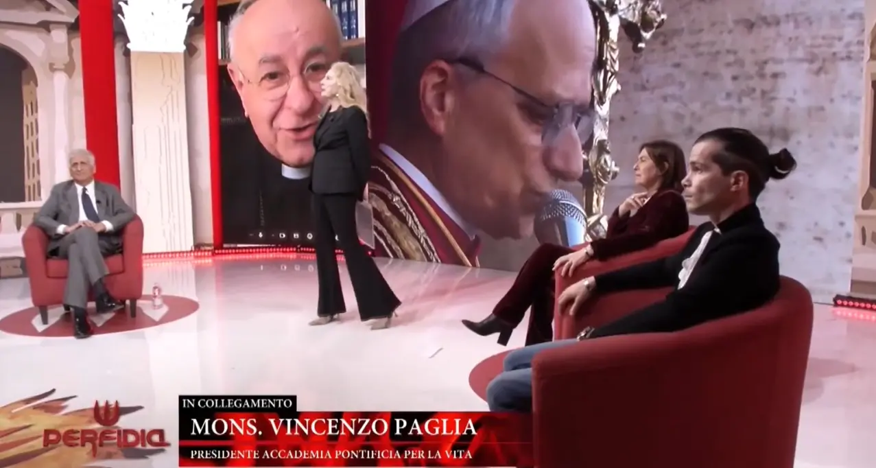 Habemus… Politicum: a\u00A0Perfidia riflettori accesi sul “dopo Francesco” tra dogmi, guerre e ponti da costruire\n
