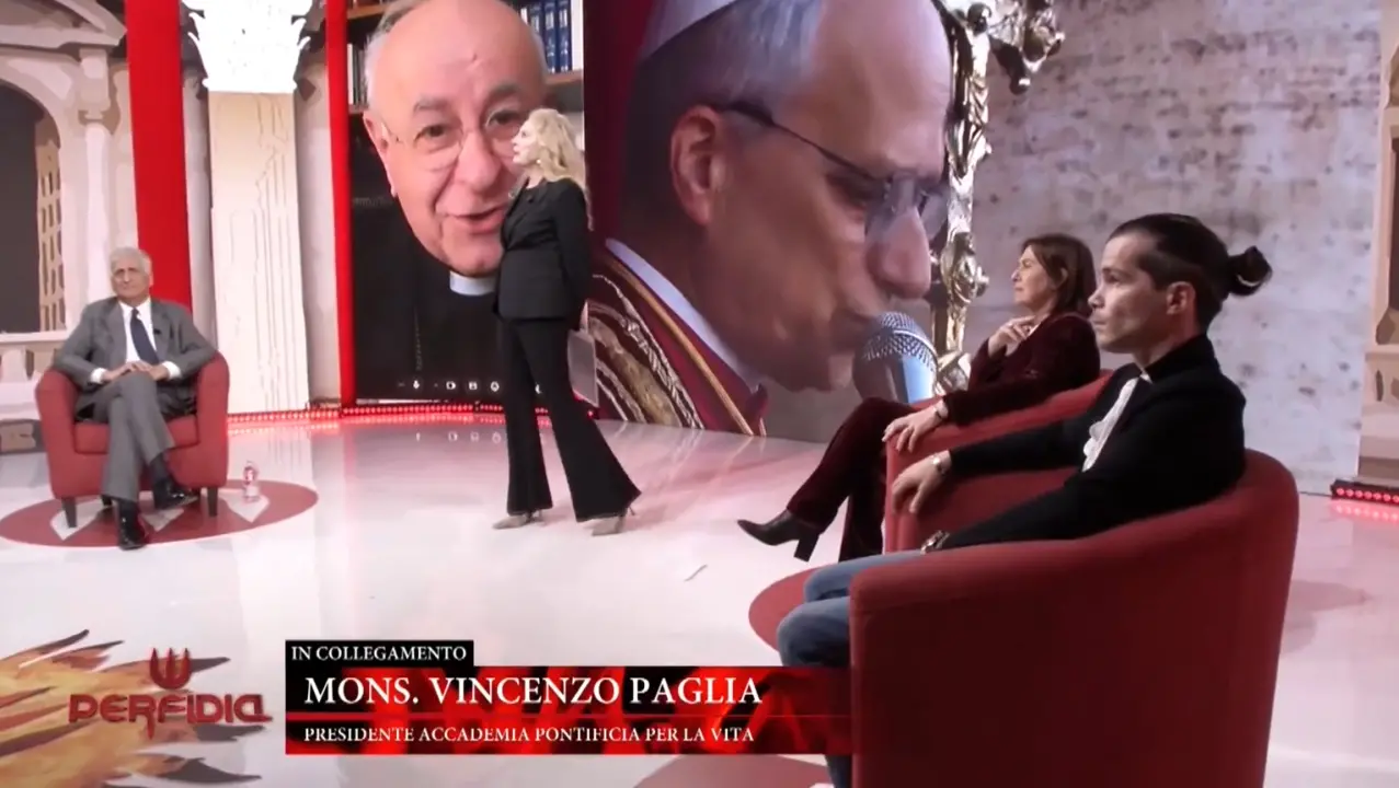 Habemus… Politicum: a\u00A0Perfidia riflettori accesi sul “dopo Francesco” tra dogmi, guerre e ponti da costruire\n