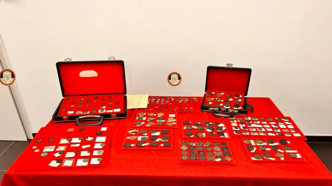 Scavi clandestini e opere d’arte falsificate: in un anno i carabinieri di Cosenza recuperano 179 reperti e denunciano 105 persone\n