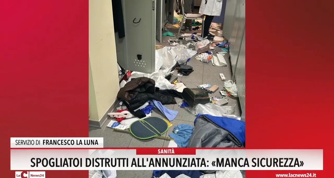 Spogliatoi distrutti all'Annunziata: «Manca sicurezza»