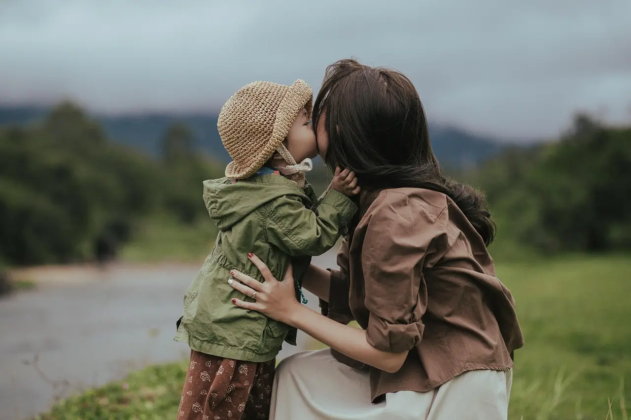 “Mamma, solo per te la mia canzone vola”: la colonna sonora di un amore eterno\n
