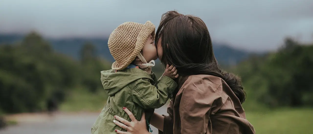 “Mamma, solo per te la mia canzone vola”: la colonna sonora di un amore eterno\n