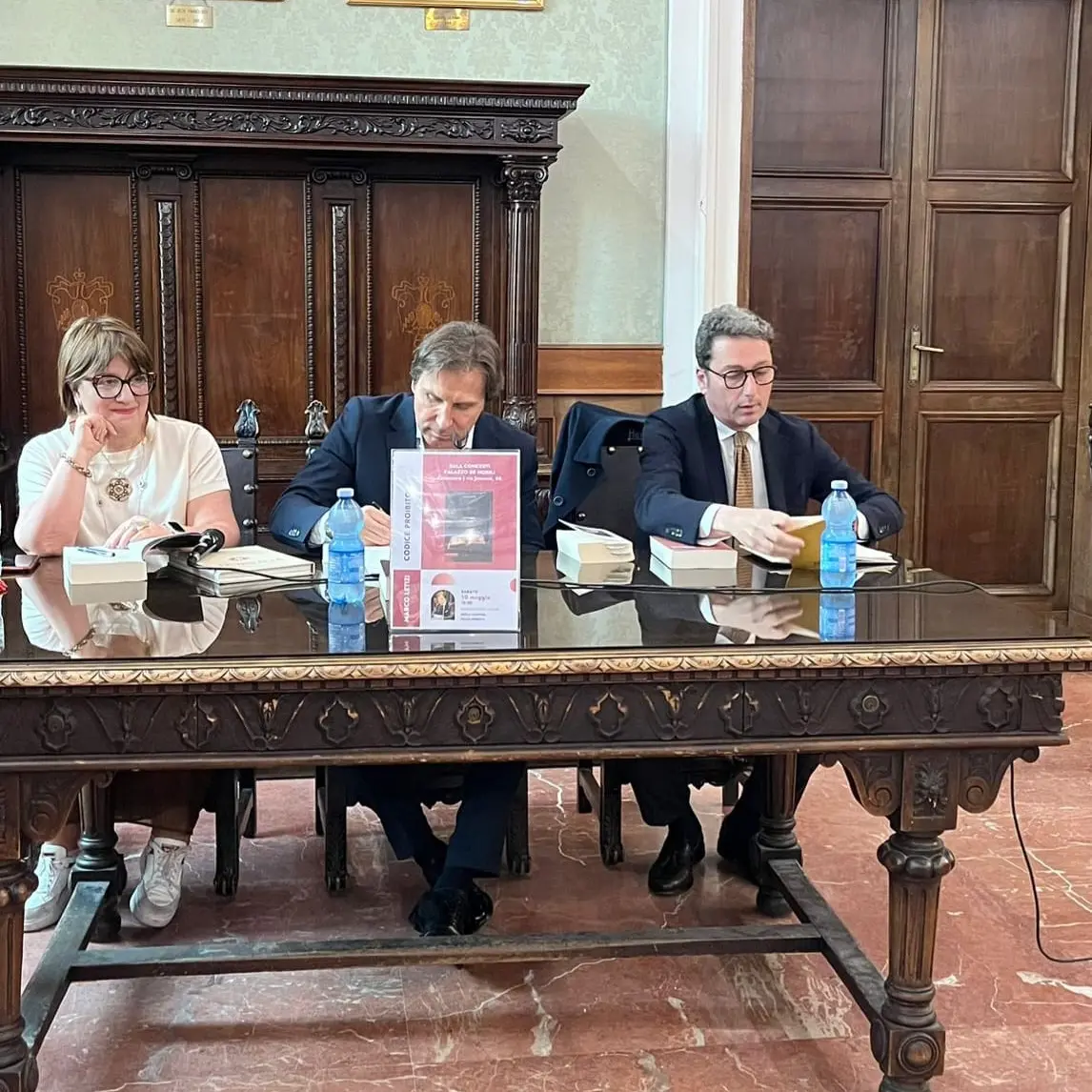 “Il codice proibito”, il romanzo di Letizi presentato a Catanzaro: tra spie, Vaticano e verità da decifrare\n