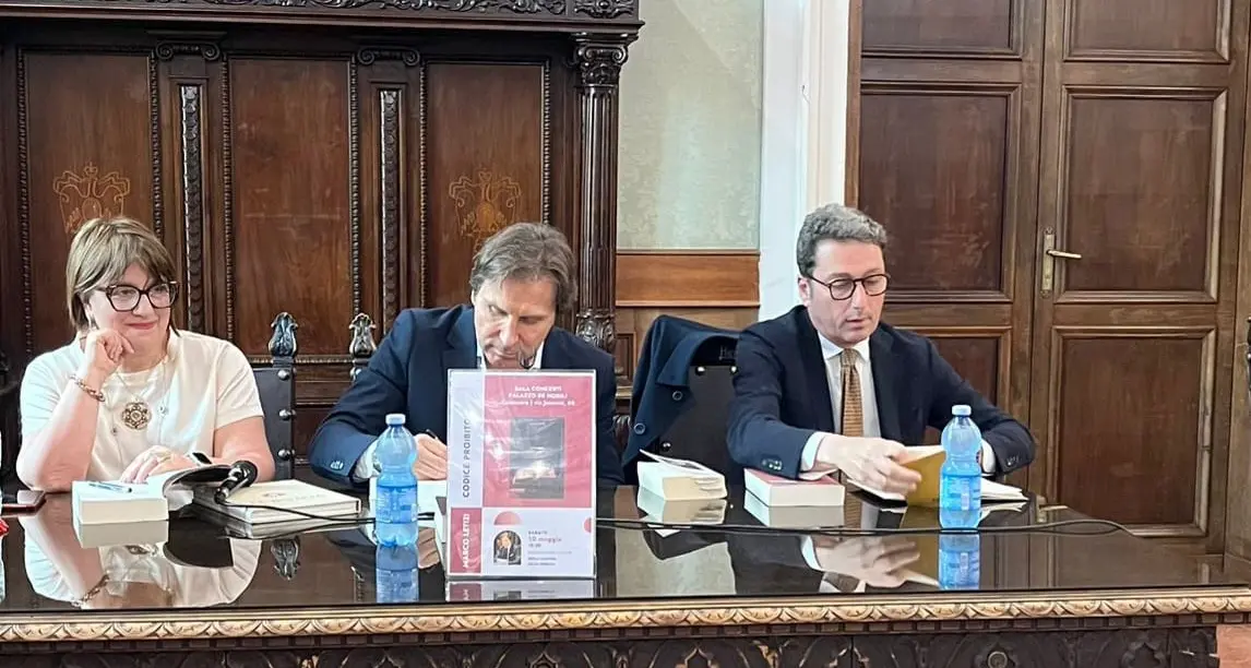“Il codice proibito”, il romanzo di Letizi presentato a Catanzaro: tra spie, Vaticano e verità da decifrare\n