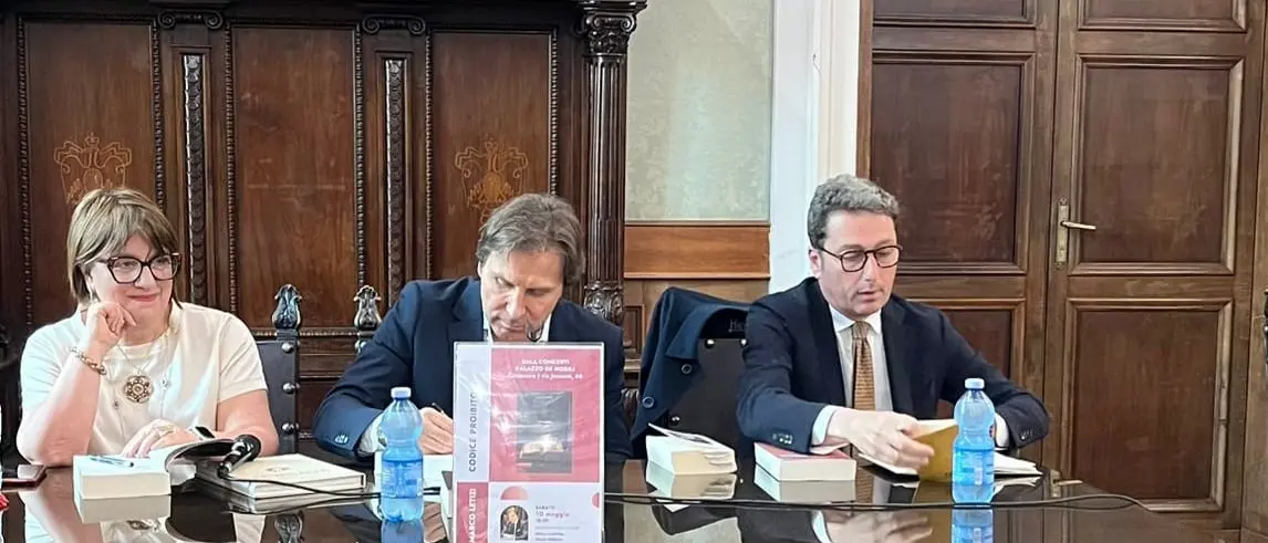 “Il codice proibito”, il romanzo di Letizi presentato a Catanzaro: tra spie, Vaticano e verità da decifrare\n