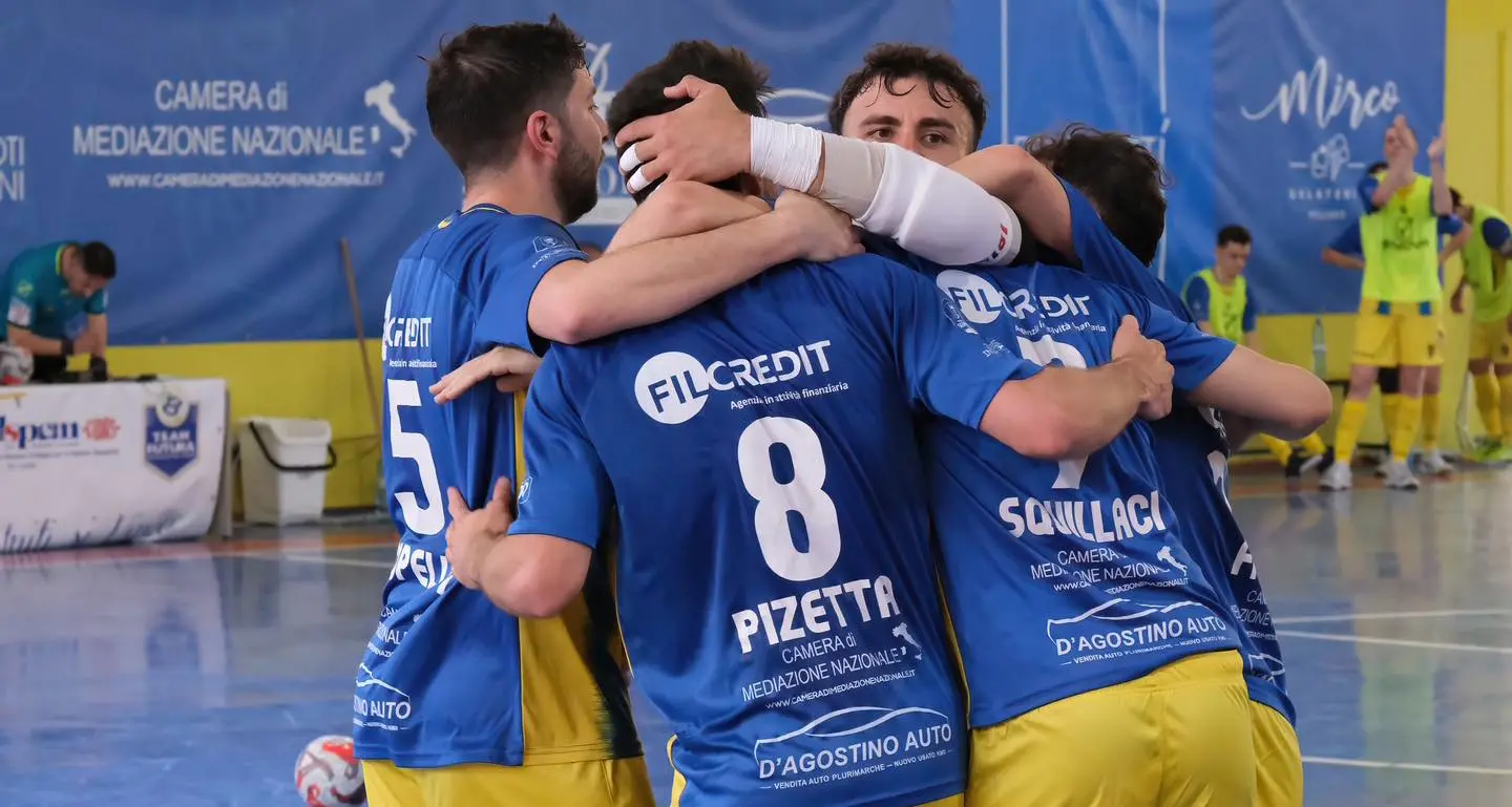 Calcio a 5, Futura nella storia: i gialloblù strapazzano la Ternara e si qualificano ai play off per la Serie A\n
