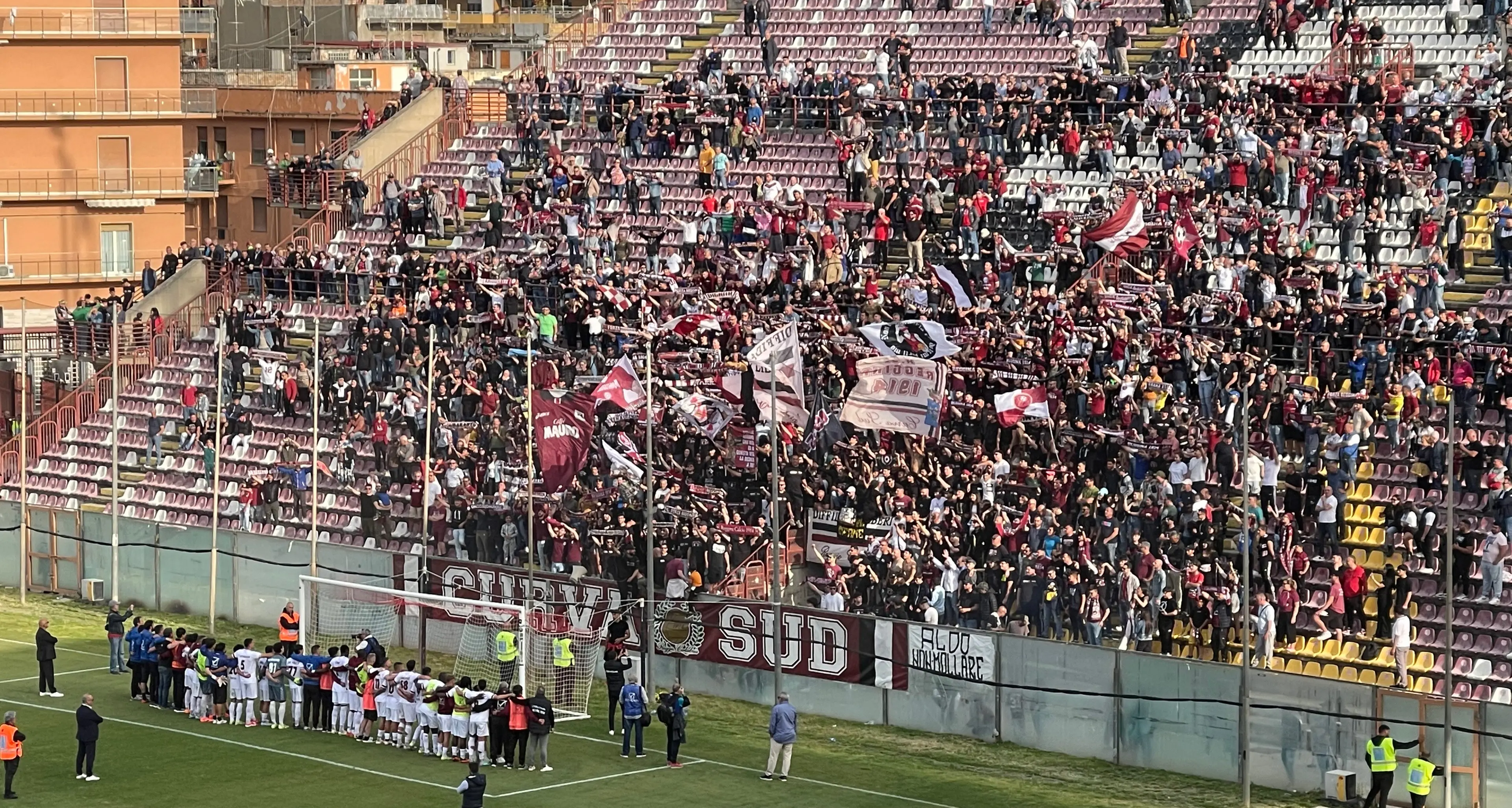 La Reggina conquista il derby play off contro la Vibonese (2-0): Barillà e De Felice mandano gli amaranto in finale\n