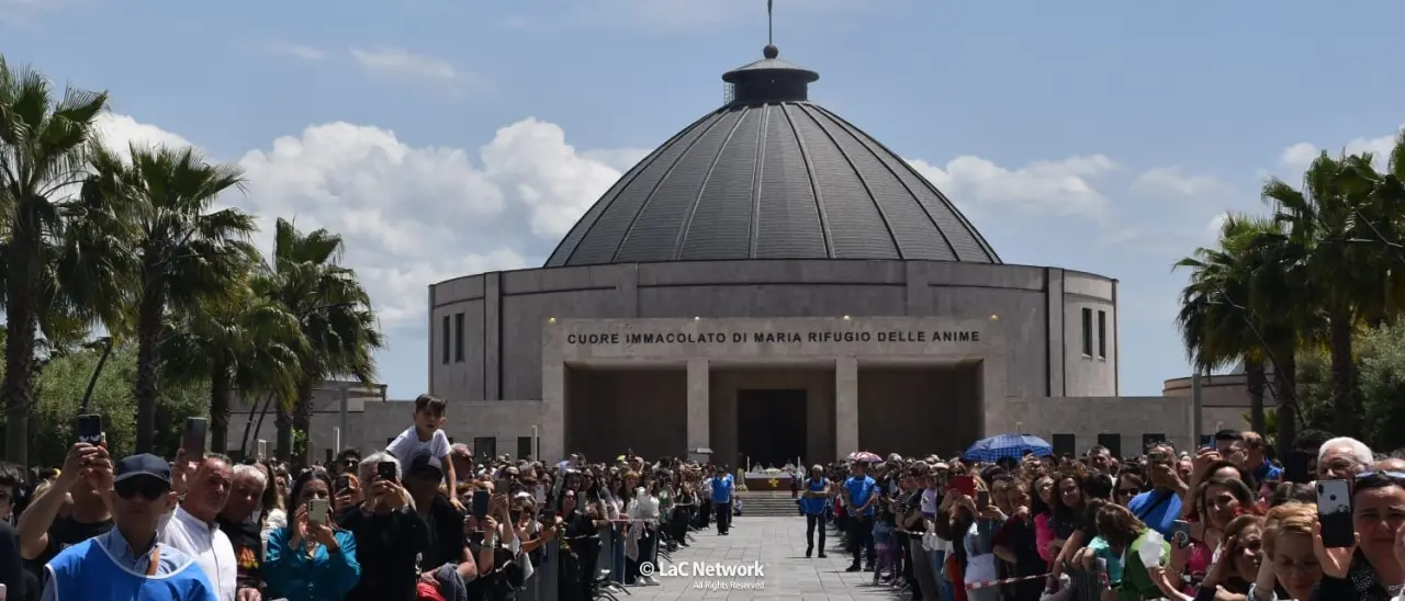 Festa della mamma a Paravati, in migliaia da tutta Italia per l’omaggio a Natuzza\n