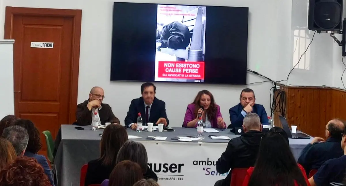 Avvocati di strada, presentato a Cosenza il libro “Non esistono cause perse”\n