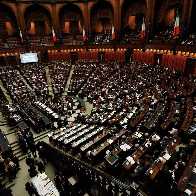 Cambi di casacca in Parlamento, da inizio legislatura sono stati 59: Forza Italia guadagna 7 rappresentanti\n
