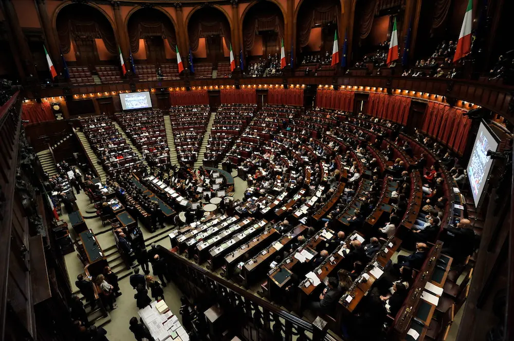 Cambi di casacca in Parlamento, da inizio legislatura sono stati 59: Forza Italia guadagna 7 rappresentanti\n