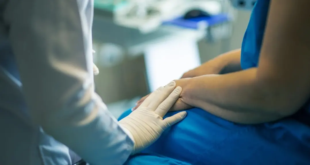 Rende la denuncia dei Riformisti: «Un medico sfrutta le sofferenze dei pazienti per chiedere voti»\n