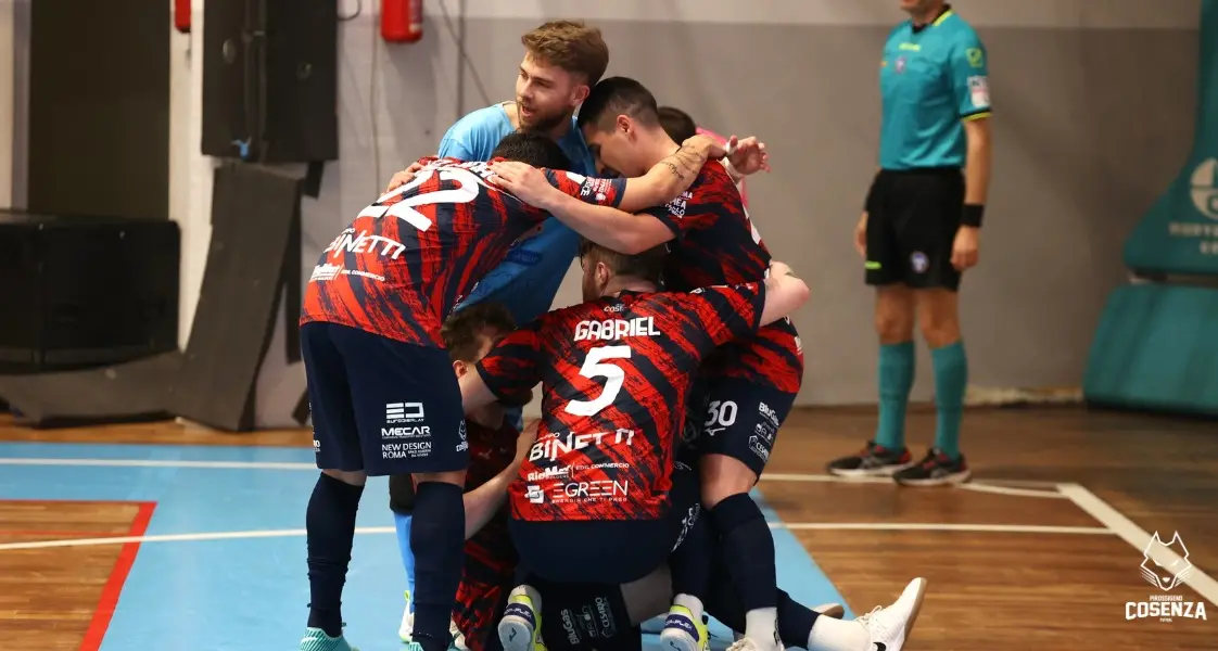 Calcio a 5, Cosenza\u00A0da crepacuore contro L84: Felipinho sulla sirena regala i 3 punti ai lupi\n