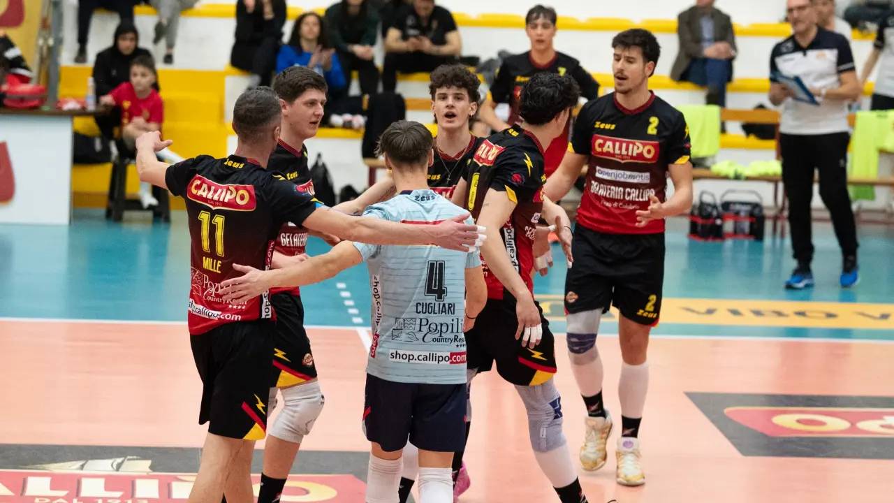 Volley maschile, in Serie C Praia rimanda la festa promozione: netta sconfitta sul campo della Tonno Callipo\n