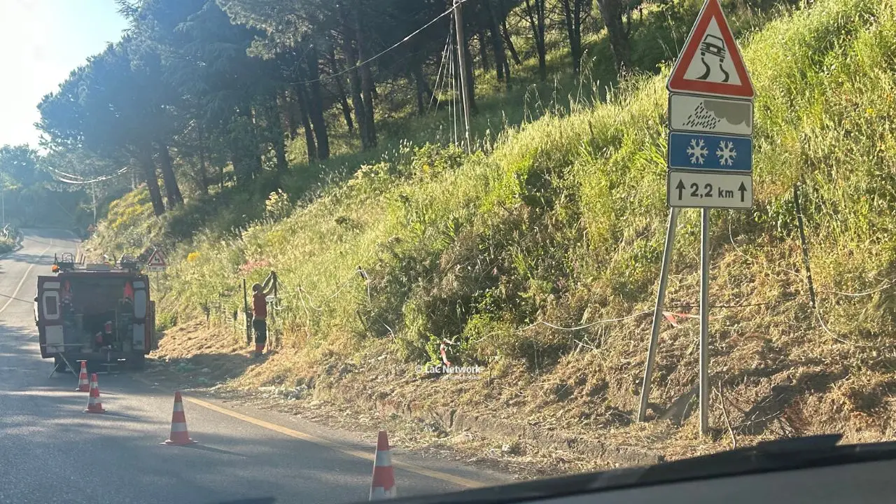 Acri, al via i lavori sulla fibra ottica dopo il blackout: cavi su palificazione per 1.200 metri\n