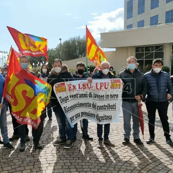Taglio ai fondi regionali per i lavoratori ex Lsu/Lpu calabresi, la Cgil pronta a scendere in piazza\n