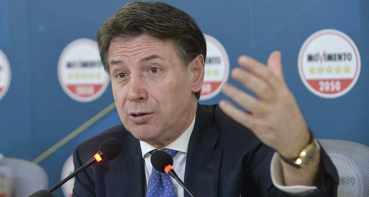 Giuseppe Conte in Calabria per sostenere le candidate a sindaco Lo Moro e Gallo: doppia tappa a Lamezia e Rende