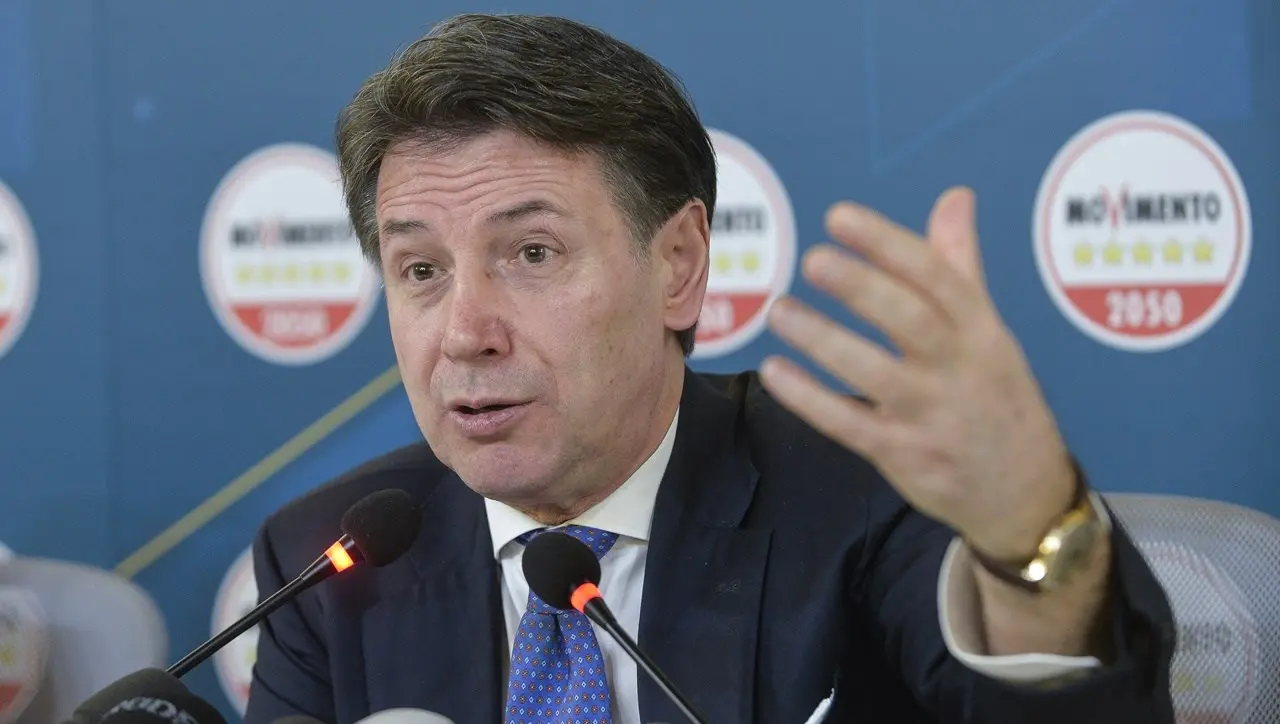 Giuseppe Conte in Calabria per sostenere le candidate a sindaco Lo Moro e Gallo: doppia tappa a Lamezia e Rende