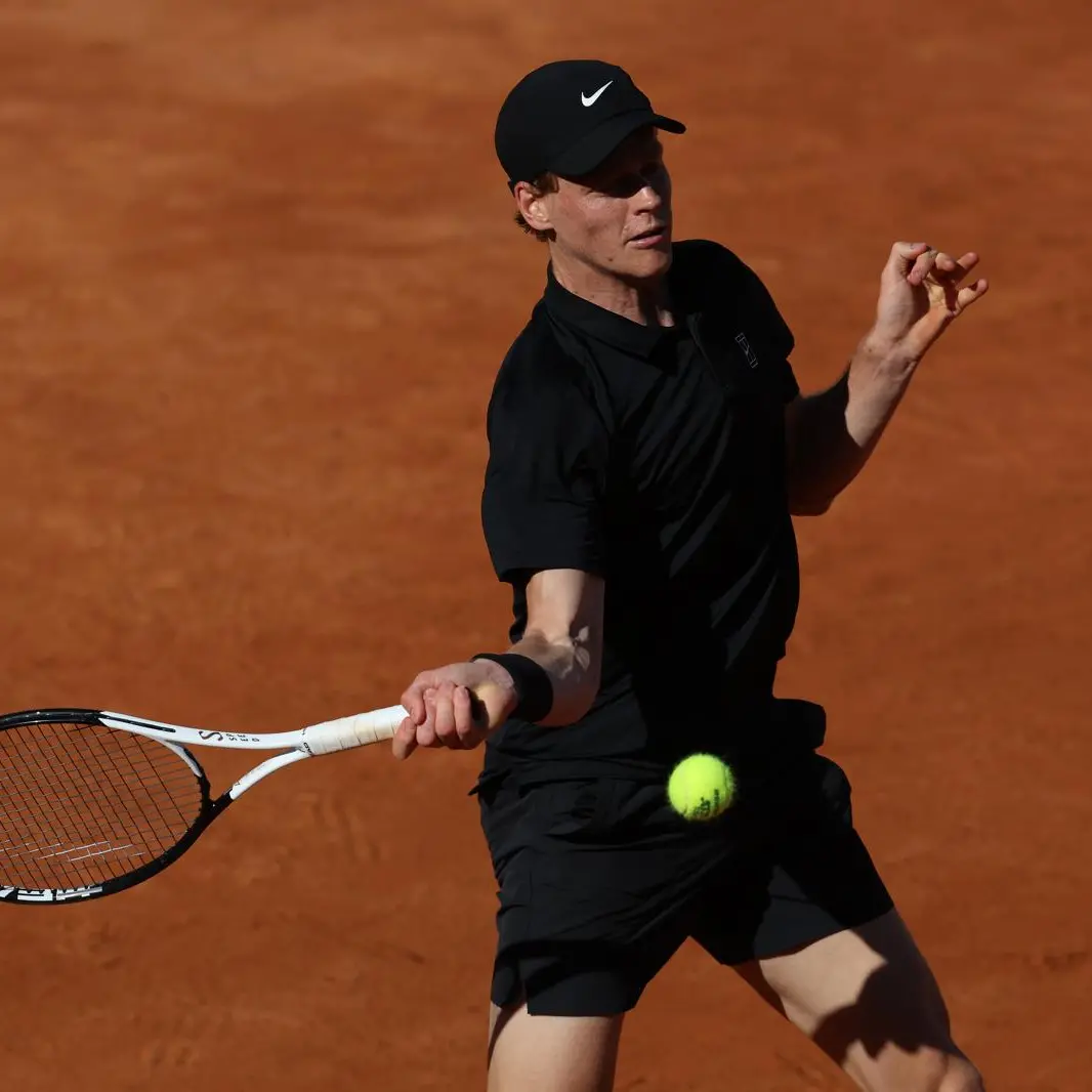 Tennis, Sinner batte De Jong e prosegue la sua corsa agli Internazionali d'Italia