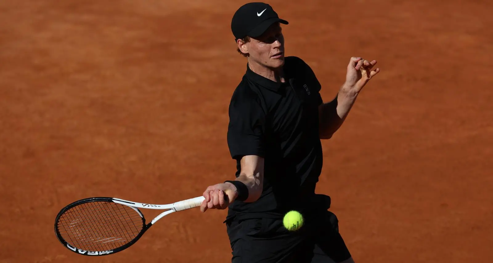 Tennis, Sinner batte De Jong e prosegue la sua corsa agli Internazionali d'Italia