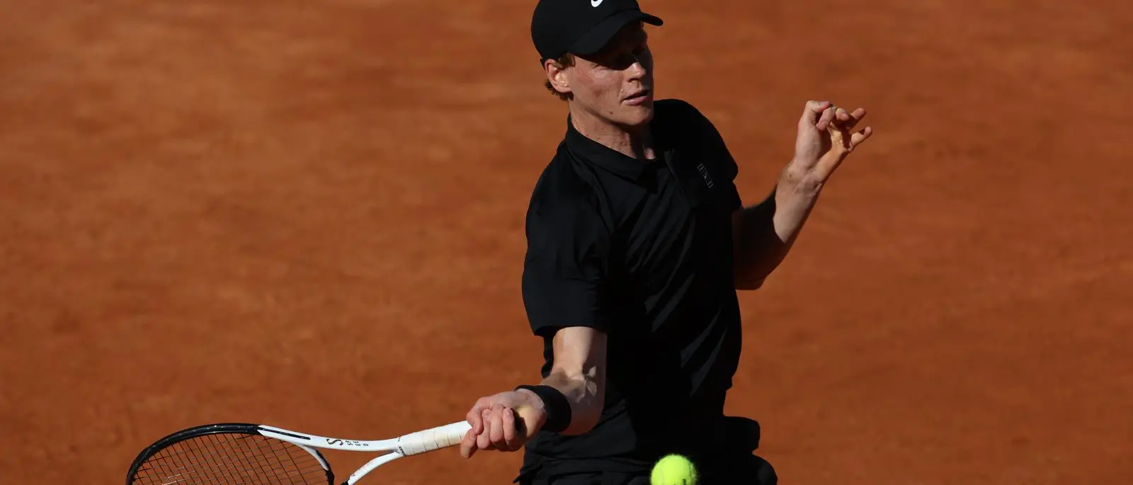 Tennis, Sinner batte De Jong e prosegue la sua corsa agli Internazionali d'Italia