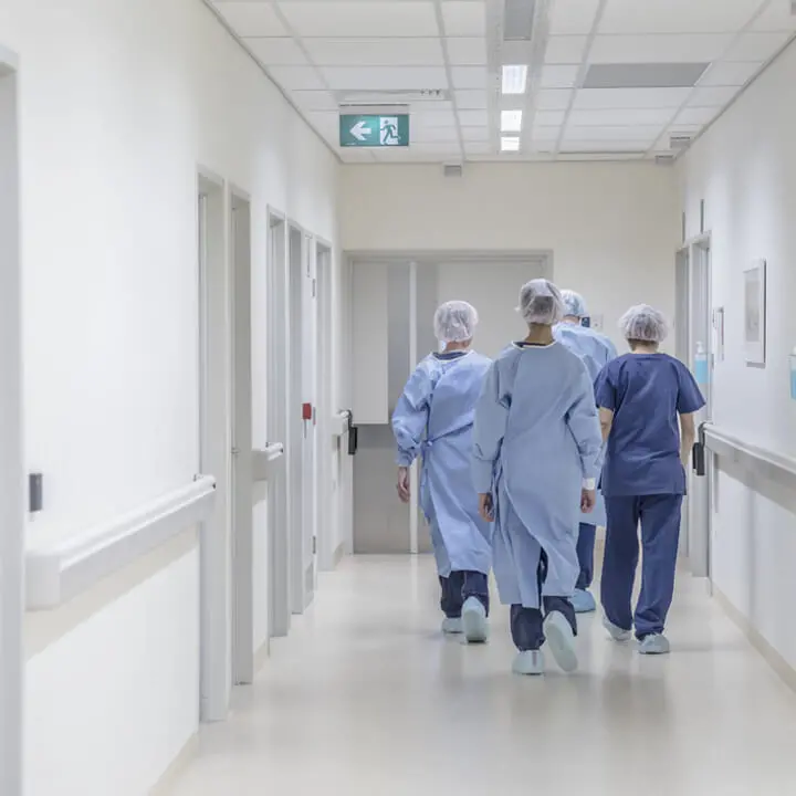 «Poveri, umiliati e stremati»: in Italia mancano 65mila infermieri. In Calabria gli stipendi più bassi\n