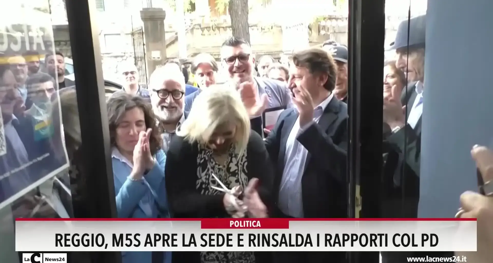 Reggio, M5s apre la sede e rinsalda i rapporti col Pd