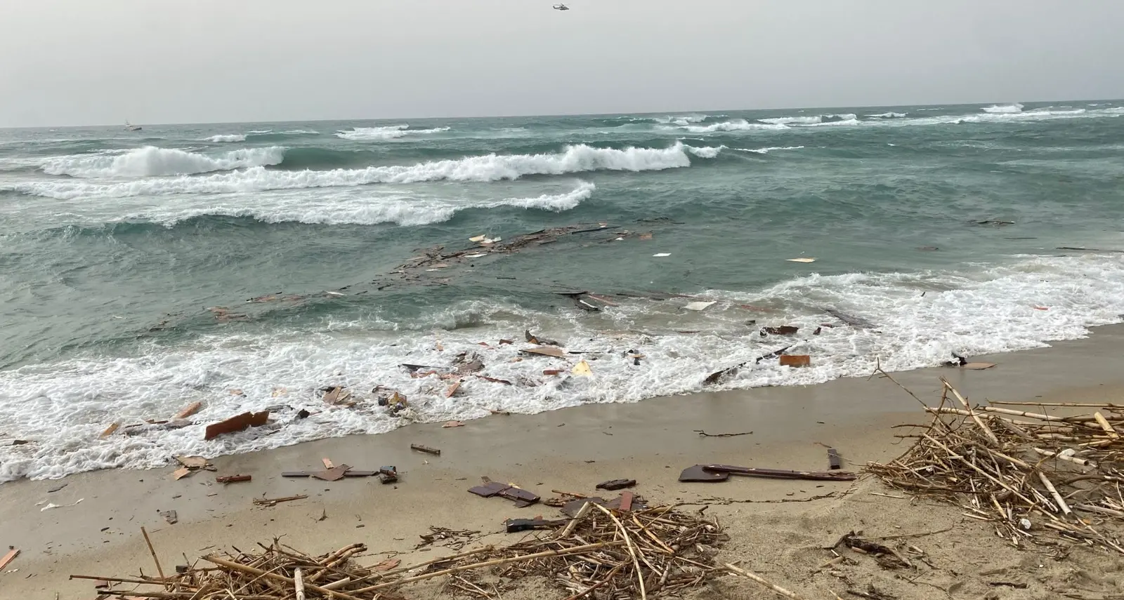 Strage di\u00A0Cutro, la Regione ritirerà la richiesta di costituirsi\u00A0parte civile al processo sui mancati soccorsi: «Rispetto per le forze dell’ordine»